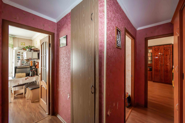 Продам трехкомнатную (3-комн.) квартиру, Менделеева ул, 8-10, Симферополь г