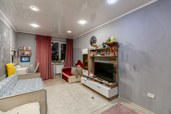 Продам однокомнатную (1-комн.) квартиру, Ангарская ул, 27, Краснодар г