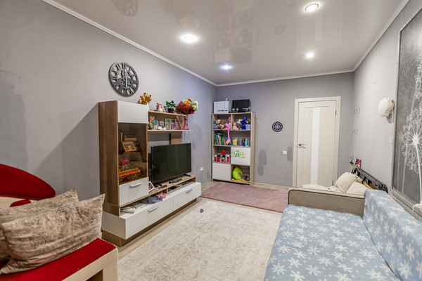 Продам однокомнатную (1-комн.) квартиру, Ангарская ул, 27, Краснодар г