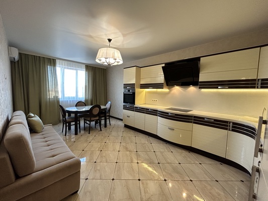 Продам трехкомнатную (3-комн.) квартиру, Первомайский пр-кт, 76к3, Рязань г