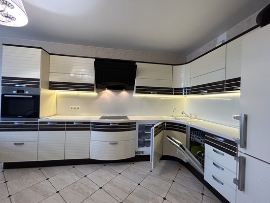 Продам трехкомнатную (3-комн.) квартиру, Первомайский пр-кт, 76к3, Рязань г