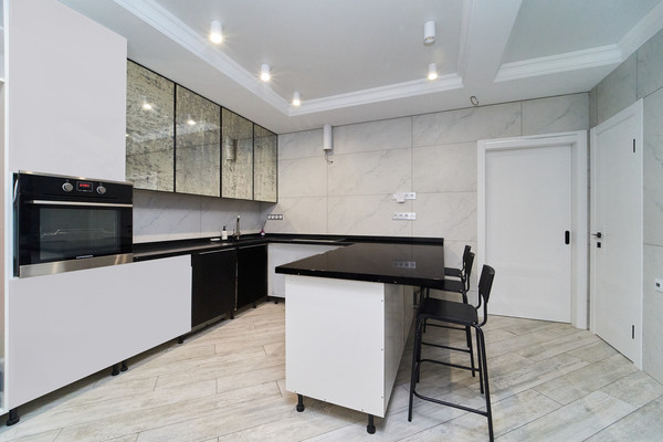 Продам многокомнатную квартиру, Российская ул, 79/3к1, Краснодар г