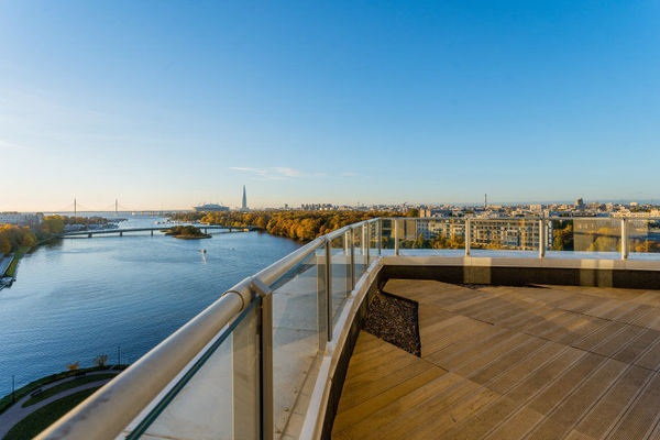Продам многокомнатную квартиру, Ждановская ул, д. 45, Санкт-Петербург г