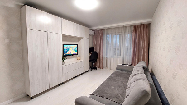 Продам двухкомнатную (2-комн.) квартиру, Гидростроителей ул, 37, Краснодар г