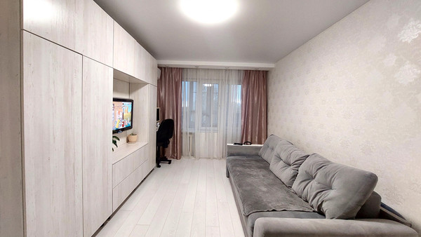 Продам двухкомнатную (2-комн.) квартиру, Гидростроителей ул, 37, Краснодар г