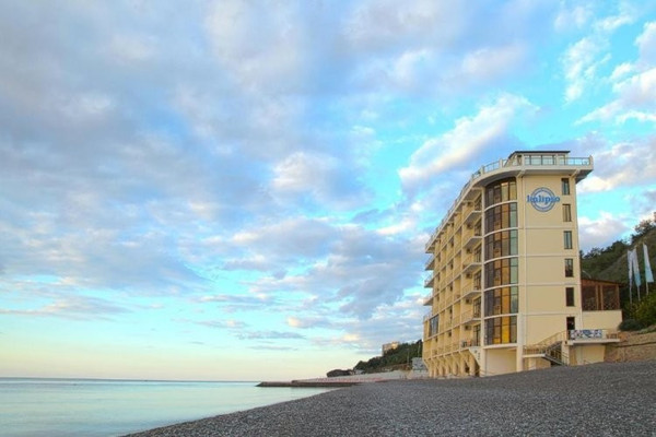 Продам гостиницу 1 955 м2, Набережная ул, 29, Алушта г