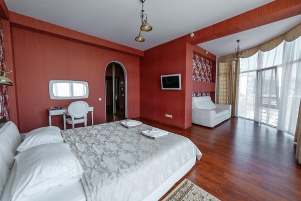 Продам гостиницу 1 955 м2, Набережная ул, 29, Алушта г