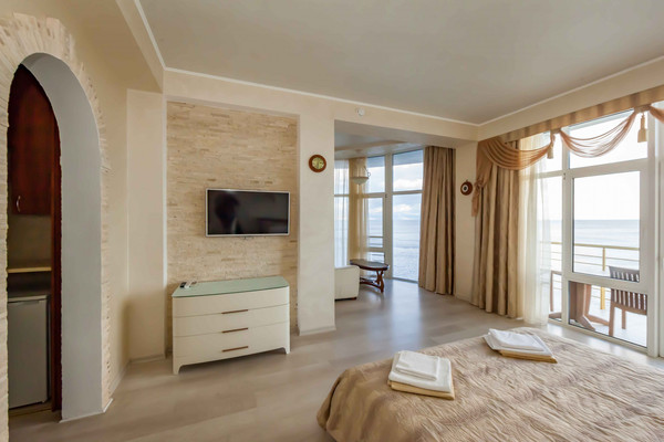 Продам гостиницу 1 955 м2, Набережная ул, 29, Алушта г