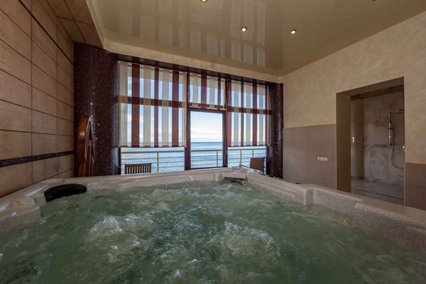 Продам гостиницу 1 955 м2, Набережная ул, 29, Алушта г