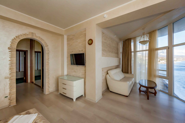 Продам гостиницу 1 955 м2, Набережная ул, 29, Алушта г