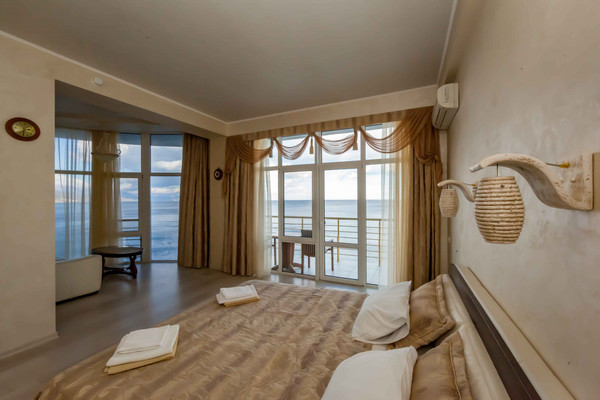 Продам гостиницу 1 955 м2, Набережная ул, 29, Алушта г