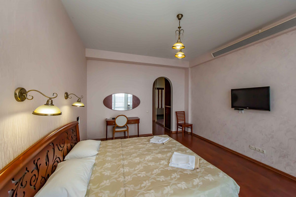 Продам гостиницу 1 955 м2, Набережная ул, 29, Алушта г