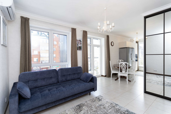 Продам двухкомнатную (2-комн.) квартиру, Комсомольская ул, 56, Ханты-Мансийск г