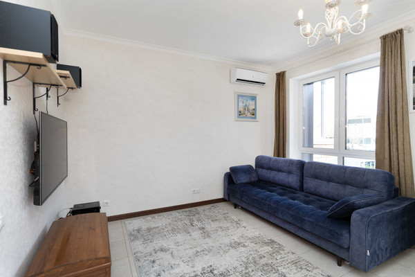 Продам двухкомнатную (2-комн.) квартиру, Комсомольская ул, 56, Ханты-Мансийск г