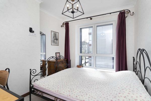 Продам двухкомнатную (2-комн.) квартиру, Комсомольская ул, 56, Ханты-Мансийск г