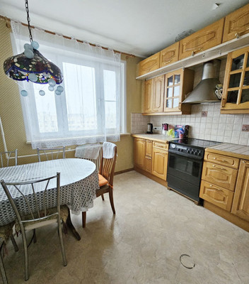 Продам двухкомнатную (2-комн.) квартиру, Декабристов ул, 10к1, Москва г