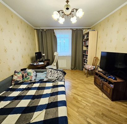 Продам двухкомнатную (2-комн.) квартиру, Декабристов ул, 10к1, Москва г