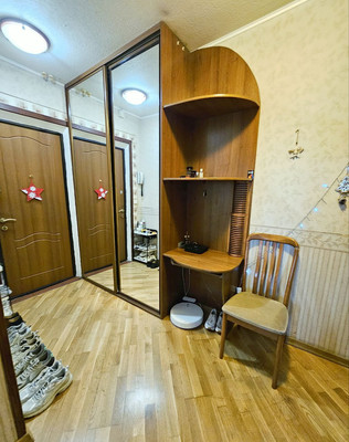 Продам двухкомнатную (2-комн.) квартиру, Декабристов ул, 10к1, Москва г