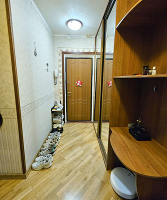Продам двухкомнатную (2-комн.) квартиру, Декабристов ул, 10к1, Москва г