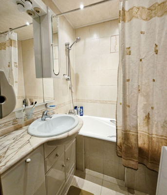 Продам двухкомнатную (2-комн.) квартиру, Декабристов ул, 10к1, Москва г