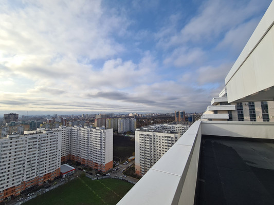 Продам трехкомнатную (3-комн.) квартиру, Зиповская ул, 36, Краснодар г