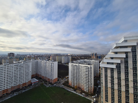 Продам трехкомнатную (3-комн.) квартиру, Зиповская ул, 36, Краснодар г