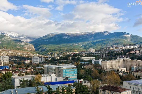 Продам трехкомнатную (3-комн.) квартиру, Первомайская (Центральный р-н) ул, 5, Сочи г