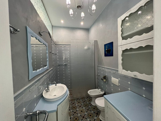 Продам двухкомнатную (2-комн.) квартиру, Москвина (Центральный р-н) ул, 6, Сочи г