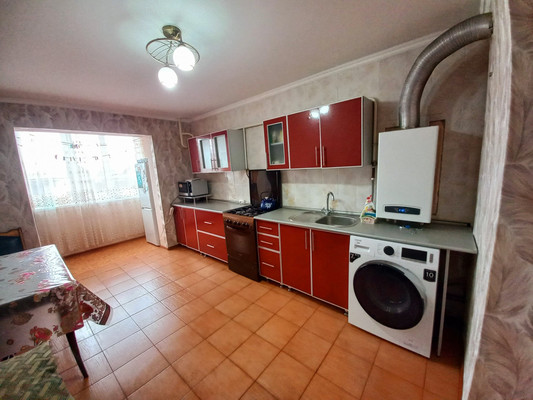 Продам трехкомнатную (3-комн.) квартиру, Комсомольская ул, 138кА, Апшеронск г