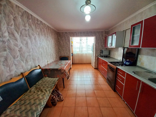 Продам трехкомнатную (3-комн.) квартиру, Комсомольская ул, 138кА, Апшеронск г