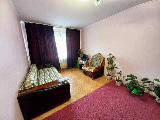 Продам трехкомнатную (3-комн.) квартиру, Комсомольская ул, 138кА, Апшеронск г