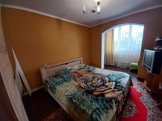 Продам трехкомнатную (3-комн.) квартиру, Комсомольская ул, 138кА, Апшеронск г