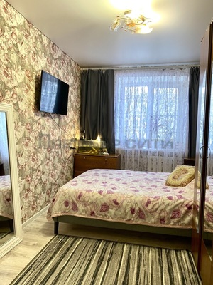 Продам трехкомнатную (3-комн.) квартиру, Малинники пер, 7, Калуга г
