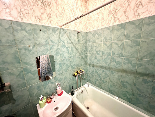 Продам двухкомнатную (2-комн.) квартиру, Беринга ул, 3, Санкт-Петербург г