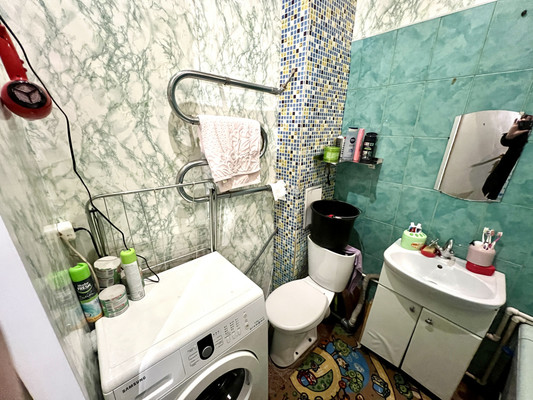 Продам двухкомнатную (2-комн.) квартиру, Беринга ул, 3, Санкт-Петербург г