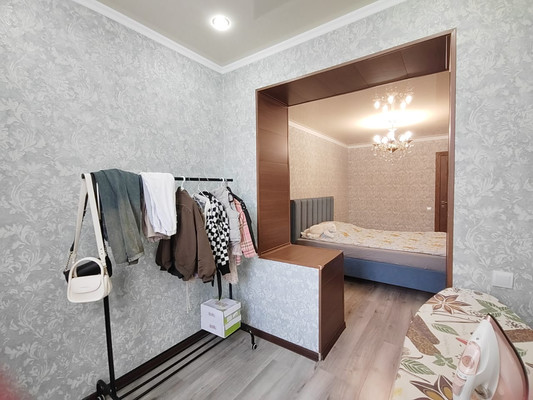 Продам трехкомнатную (3-комн.) квартиру, Родниковый пер, 1, Белореченск г