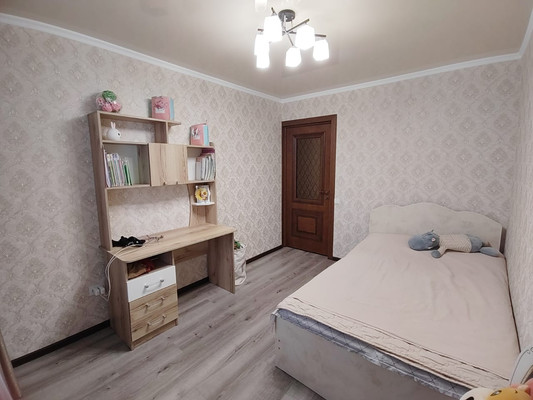 Продам трехкомнатную (3-комн.) квартиру, Родниковый пер, 1, Белореченск г