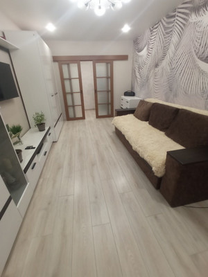 Продам трехкомнатную (3-комн.) квартиру, 60 лет Октября ул, 21, Симферополь г