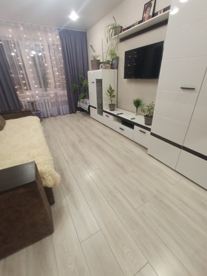 Продам трехкомнатную (3-комн.) квартиру, 60 лет Октября ул, 21, Симферополь г