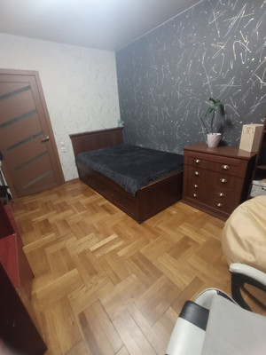 Продам трехкомнатную (3-комн.) квартиру, 60 лет Октября ул, 21, Симферополь г