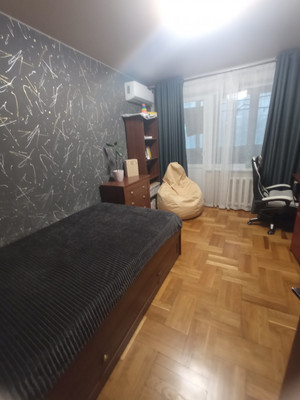 Продам трехкомнатную (3-комн.) квартиру, 60 лет Октября ул, 21, Симферополь г