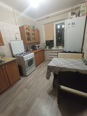 Продам трехкомнатную (3-комн.) квартиру, 60 лет Октября ул, 21, Симферополь г