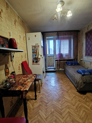Продам комнату в 6-комн. квартире, Ударников пр-кт, 17к1, Санкт-Петербург г