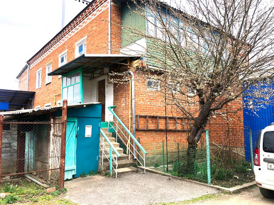 Продам трехкомнатную (3-комн.) квартиру, Новый пер, 6, Апшеронск г