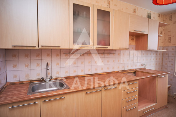 Продам двухкомнатную (2-комн.) квартиру, Морозова ул, 146, Сыктывкар г