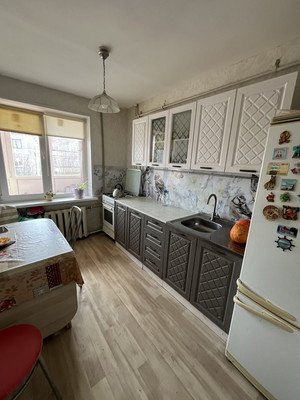 Продам трехкомнатную (3-комн.) квартиру, Центральная ул, 8, Лакша с