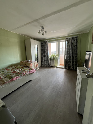 Продам трехкомнатную (3-комн.) квартиру, Центральная ул, 8, Лакша с