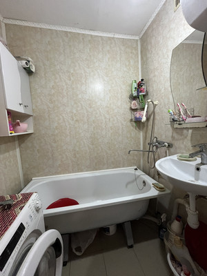 Продам трехкомнатную (3-комн.) квартиру, Центральная ул, 8, Лакша с