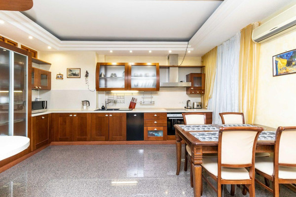 Продам трехкомнатную (3-комн.) квартиру, Университетская ул, 5, Сургут г