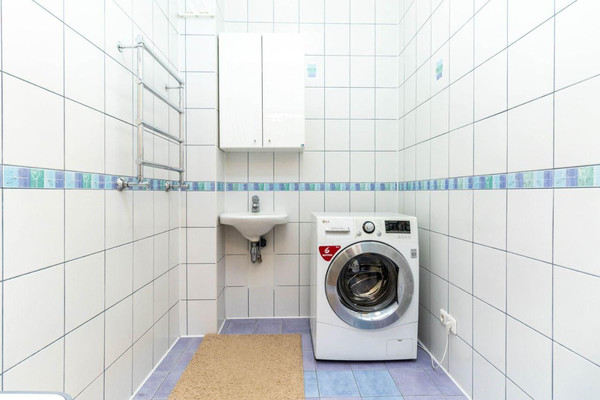 Продам трехкомнатную (3-комн.) квартиру, Университетская ул, 5, Сургут г